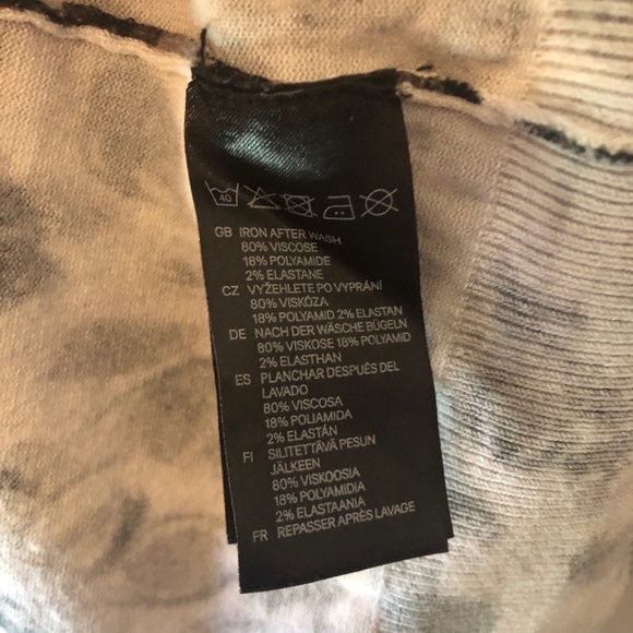 H&M Cardigan Black, Grey & White Roses Floral Cardigan Sweater Sz 14 (US) GUC - Picture 9 of 11